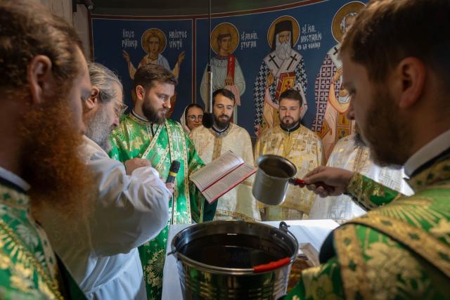 Biserica Parohiei „Sfânta Treime” din Pădureni a fost resfințită de Preasfințitul Părinte Nichifor Botoșăneanul