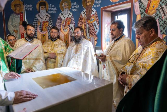 Biserica Parohiei „Sfânta Treime” din Pădureni a fost resfințită de Preasfințitul Părinte Nichifor Botoșăneanul