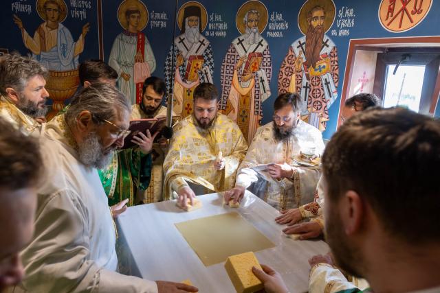 Biserica Parohiei „Sfânta Treime” din Pădureni a fost resfințită de Preasfințitul Părinte Nichifor Botoșăneanul