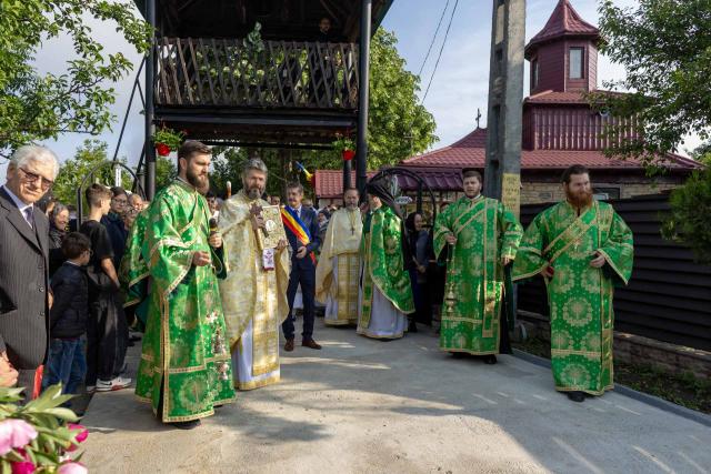 Biserica Parohiei „Sfânta Treime” din Pădureni a fost resfințită de Preasfințitul Părinte Nichifor Botoșăneanul