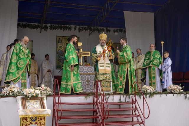 Biserica Parohiei „Sfânta Treime” din Pădureni a fost resfințită de Preasfințitul Părinte Nichifor Botoșăneanul