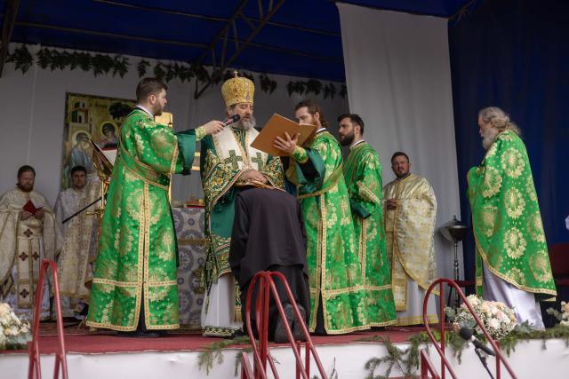 Biserica Parohiei „Sfânta Treime” din Pădureni a fost resfințită de Preasfințitul Părinte Nichifor Botoșăneanul
