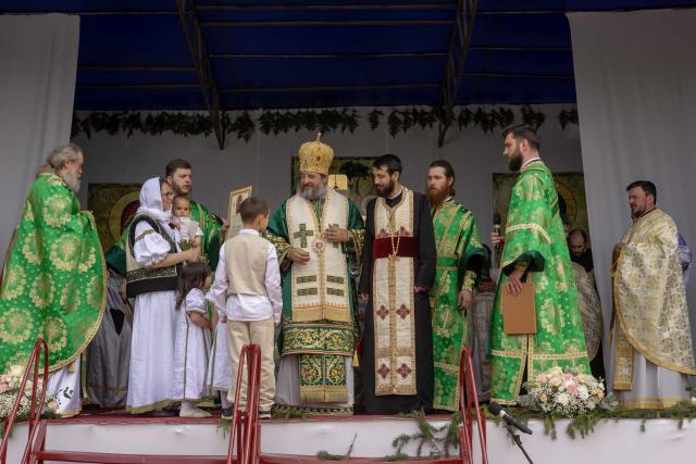 Biserica Parohiei „Sfânta Treime” din Pădureni a fost resfințită de Preasfințitul Părinte Nichifor Botoșăneanul