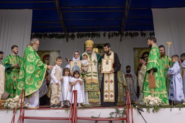 Biserica Parohiei „Sfânta Treime” din Pădureni a fost resfințită de Preasfințitul Părinte Nichifor Botoșăneanul
