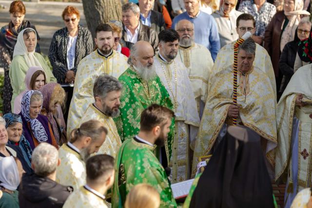 Biserica Parohiei „Sfânta Treime” din Pădureni a fost resfințită de Preasfințitul Părinte Nichifor Botoșăneanul