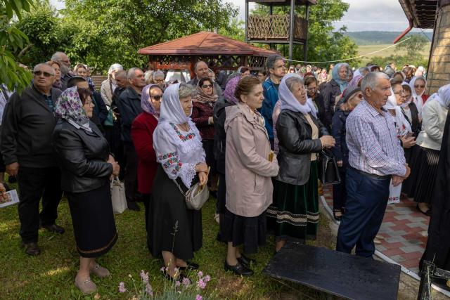 Biserica Parohiei „Sfânta Treime” din Pădureni a fost resfințită de Preasfințitul Părinte Nichifor Botoșăneanul