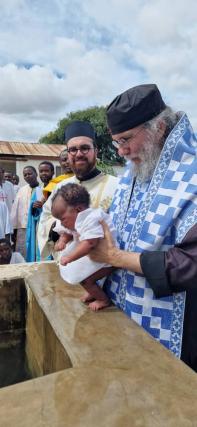 74 de botezuri la Centrul Misionar din Kidamali