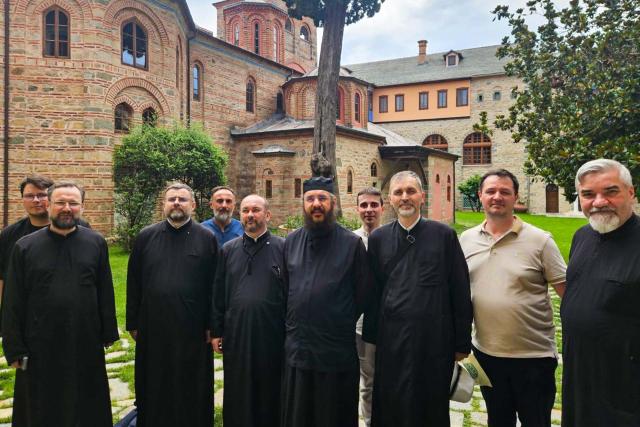 Cadre didactice ale Facultății de Teologie din Iași, în pelerinaj la Sfântul Munte Athos