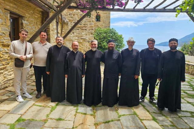 Cadre didactice ale Facultății de Teologie din Iași, în pelerinaj la Sfântul Munte Athos
