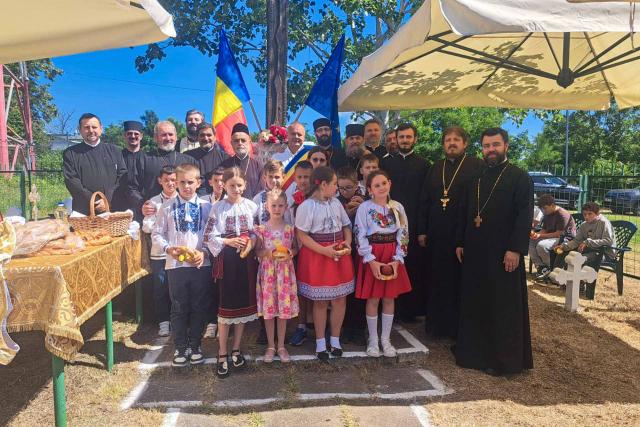Clerici de pe ambele maluri ale Prutului au oficiat slujba de pomenire a eroilor la Stânca