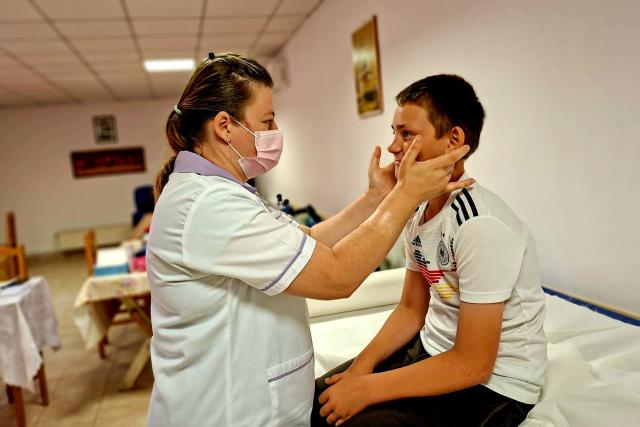 Caravană medicală la Grădinari: consultații gratuite pentru persoane vulnerabile și copii din familii defavorizate