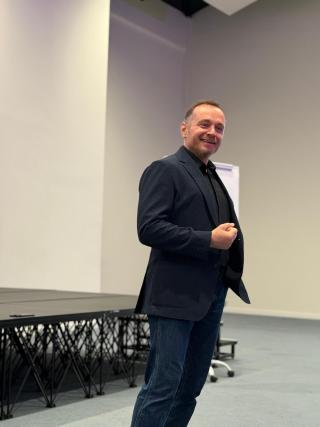 Curs de leadership și comunicare eficientă susținut de Andy Szekely pentru patruzeci de preoți din Arhiepiscopia Iașilor