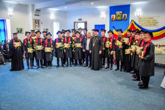 Curs festiv și binecuvântare pentru absolvenții Seminarului Teologic de la Mănăstirea Neamț
