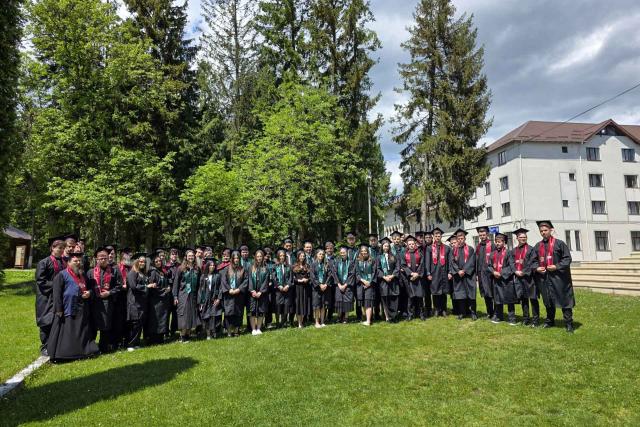 Curs festiv și binecuvântare pentru absolvenții Seminarului Teologic de la Mănăstirea Neamț