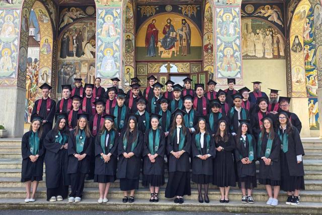 Curs festiv și binecuvântare pentru absolvenții Seminarului Teologic de la Mănăstirea Neamț