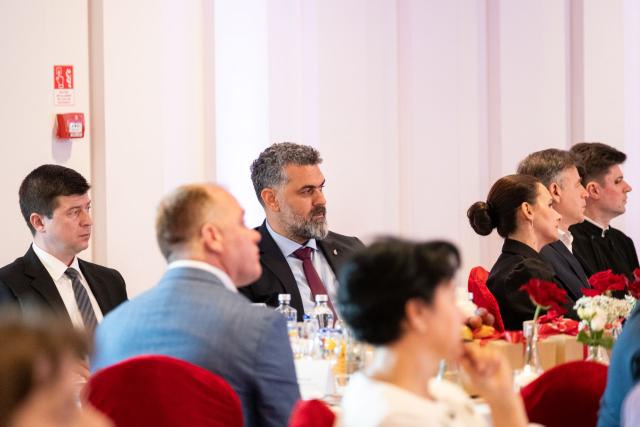 Prima ediție a Dineului caritabil „Fii de ajutor" — mediul de afaceri din România, partener al excelenței în educație
