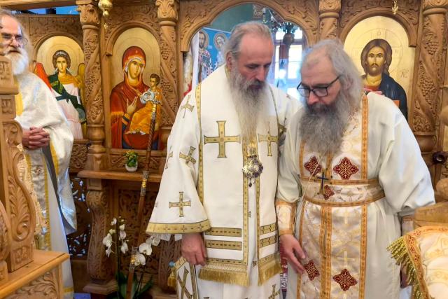 Înaltpreasfințitul Părinte Teofan a slujit la Schitul Cerebuc în Duminica Sfinților Români