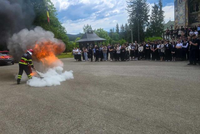 Lecție de prim ajutor și responsabilitate la Seminarul Teologic de la Mănăstirea Neamț