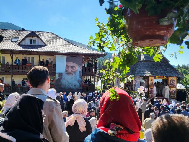 Numeroși pelerini l-au pomenit pe Părintele Iustin Pârvu la 13 ani de la trecerea sa la Domnul