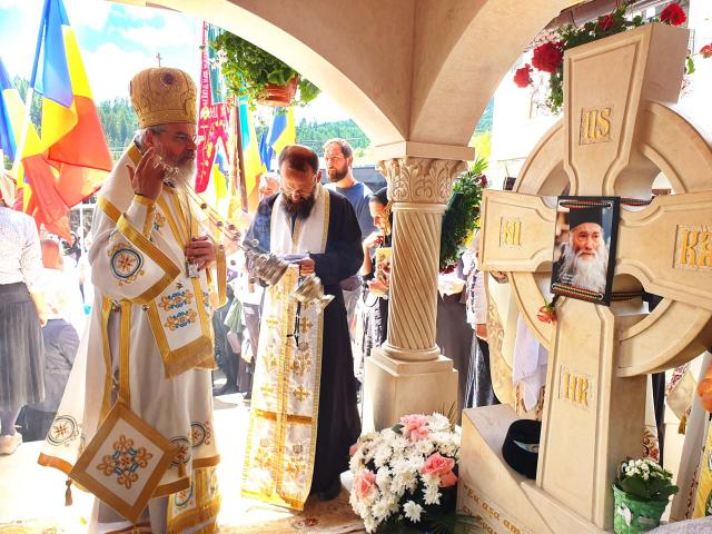 Numeroși pelerini l-au pomenit pe Părintele Iustin Pârvu la 13 ani de la trecerea sa la Domnul