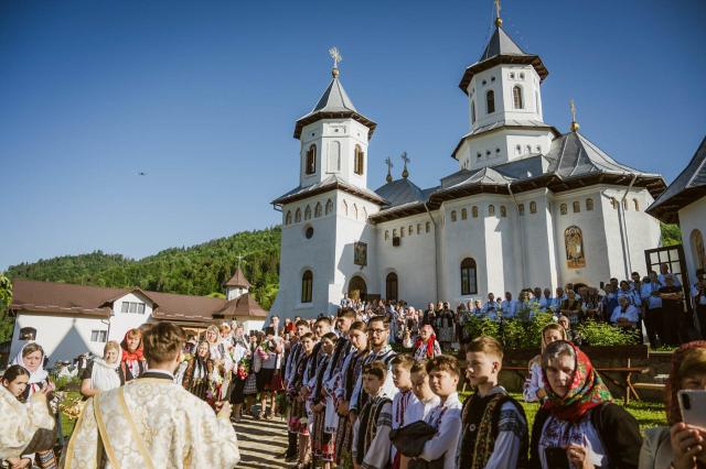 Parohia „Buna Vestire” din Popești, Farcașa, are un nou paraclis închinat Sfântului Ierarh Nectarie și Sfântului Efrem cel Nou