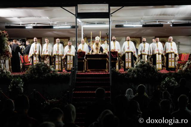 Slujbă de Priveghere în cinstea Sfântului Mare Mucenic Ioan cel Nou de la Suceava