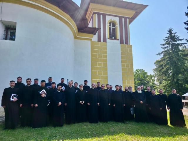Preoții cateheți din județul Botoșani s-au întâlnit în Parohia Hudești