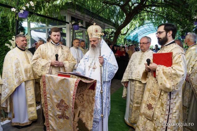 O nouă filă de istorie pentru Biserica din Popești. Sfântul lăcaș, resfințit de Mitropolitul Moldovei și Bucovinei