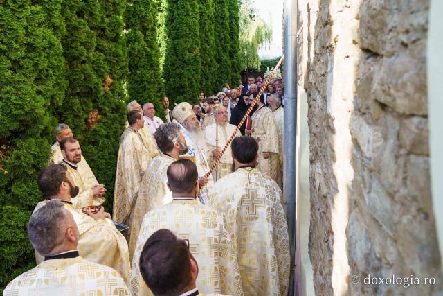 O nouă filă de istorie pentru Biserica din Popești. Sfântul lăcaș, resfințit de Mitropolitul Moldovei și Bucovinei