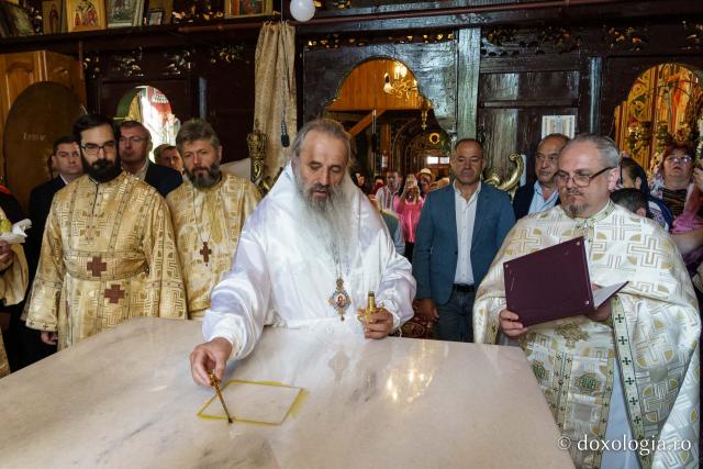 O nouă filă de istorie pentru Biserica din Popești. Sfântul lăcaș, resfințit de Mitropolitul Moldovei și Bucovinei
