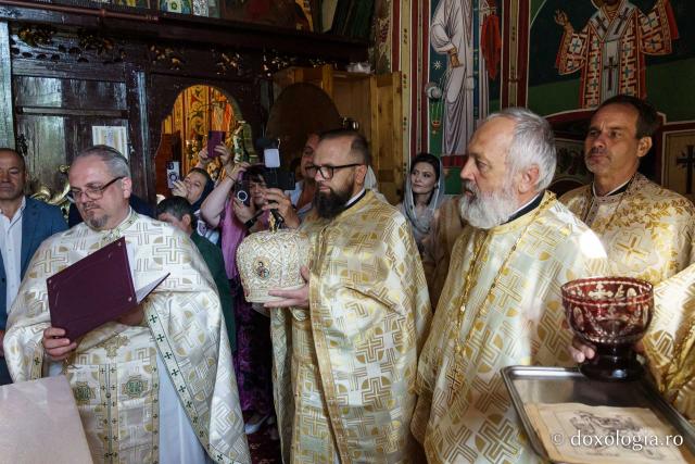 O nouă filă de istorie pentru Biserica din Popești. Sfântul lăcaș, resfințit de Mitropolitul Moldovei și Bucovinei