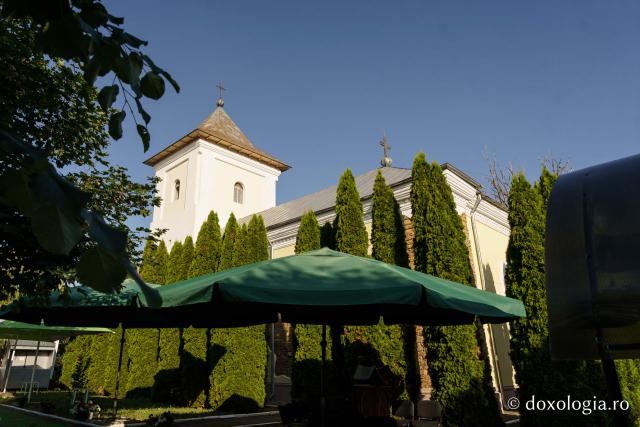 (Video) Biserica din Popești, veche de peste 260 de ani, a fost resfințită