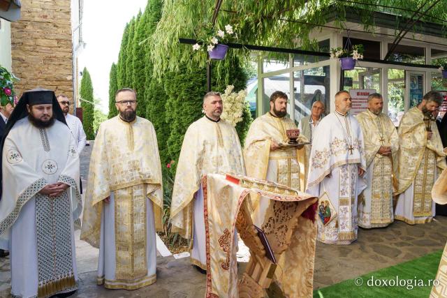 O nouă filă de istorie pentru Biserica din Popești. Sfântul lăcaș, resfințit de Mitropolitul Moldovei și Bucovinei