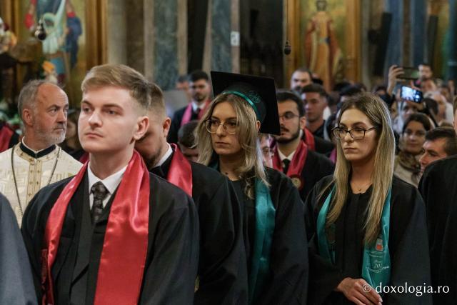 PS Nichifor Botoșăneanul, către absolvenții Facultății de Teologie din Iași: „Jurământul depus astăzi este un chip al rugăciunii, un gând de mulțumire”