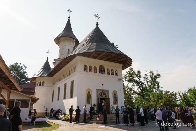Starețul Mănăstirii Bisericani, protos. Serafim Mihali, a fost înmormântat