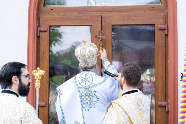 Biserica Parohiei Călugărenii Noi din județul Botoșani a primit veșmânt de har
