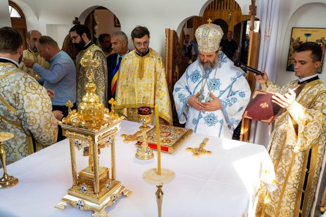 Biserica Parohiei Călugărenii Noi din județul Botoșani a primit veșmânt de har