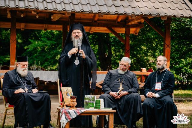 Sfatul PS Macarie către tinerii de la Nemțișor: „Să-i luminați, să-i încălziți pe cei de lângă voi, prin pilda vieții voastre!”