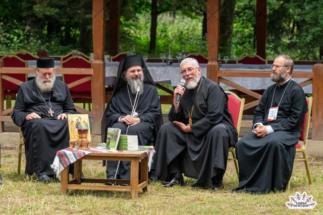 Sfatul PS Macarie către tinerii de la Nemțișor: „Să-i luminați, să-i încălziți pe cei de lângă voi, prin pilda vieții voastre!”