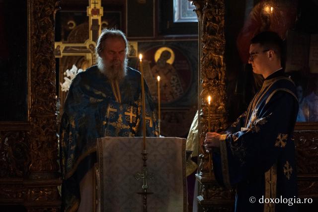 Aproximativ 110 tineri au plecat din Iași în Pelerinajul Sfinților Nemțeni, ajuns la cea de-a XII-a ediție