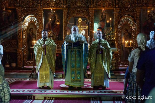 Aproximativ 110 tineri au plecat din Iași în Pelerinajul Sfinților Nemțeni, ajuns la cea de-a XII-a ediție