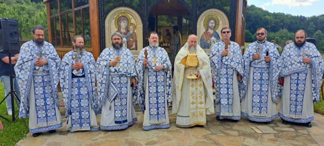 Hramul închinat Sfântului Cuvios Atanasie Athonitul, sărbătorit la Schitul Pocrov
