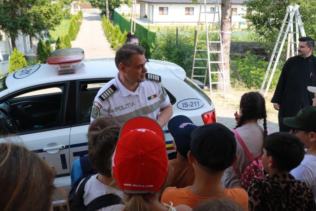 Polițiștii din Iași, în Tabăra de vară de la Parohia Horodiștea