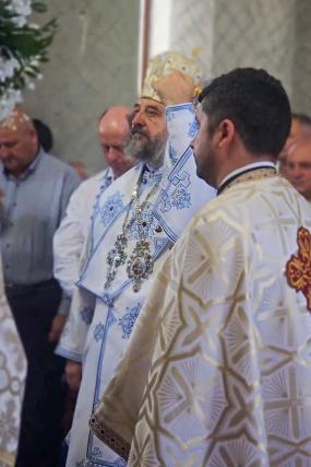 Preasfințitul Părinte Nichifor Botoșăneanul a slujit la Parohia Poiana Mărului, în Duminica a 4-a după Rusalii