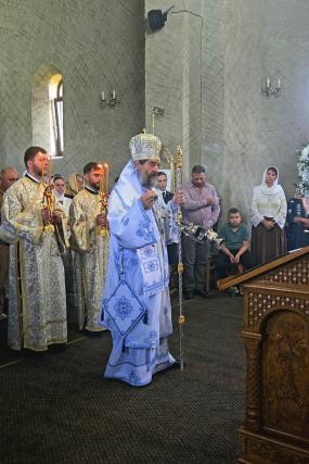 Preasfințitul Părinte Nichifor Botoșăneanul a slujit la Parohia Poiana Mărului, în Duminica a 4-a după Rusalii