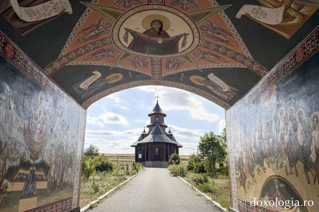 Schitul „Pogorârea Sfântului Duh" – Drăgești, Vaslui
