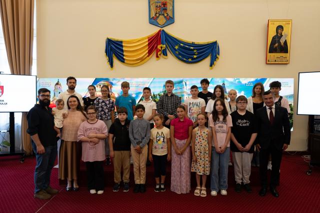 20 de copii bursieri au descoperit profesii și modele de viață în cadrul Proiectului „Bursele Mănăstirii Bucium”