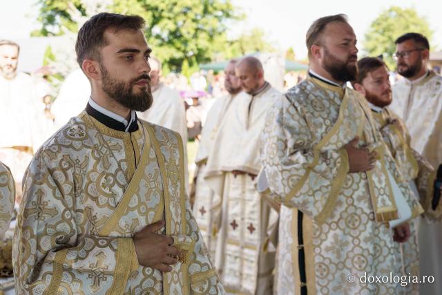 IPS Teofan a resfințit biserica Parohiei Rădeni, închinată Sfântului Mare Mucenic Serghie