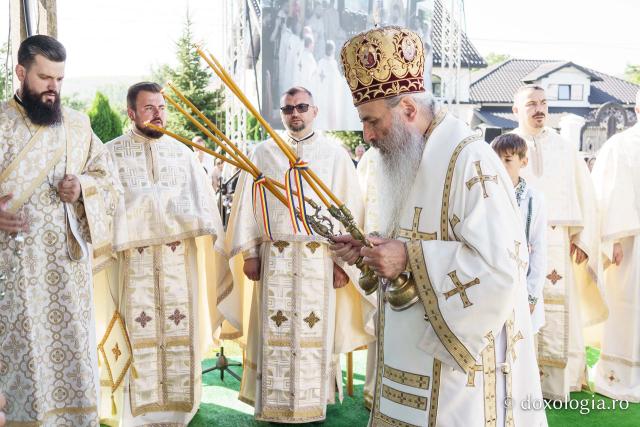 IPS Teofan a resfințit biserica Parohiei Rădeni, închinată Sfântului Mare Mucenic Serghie