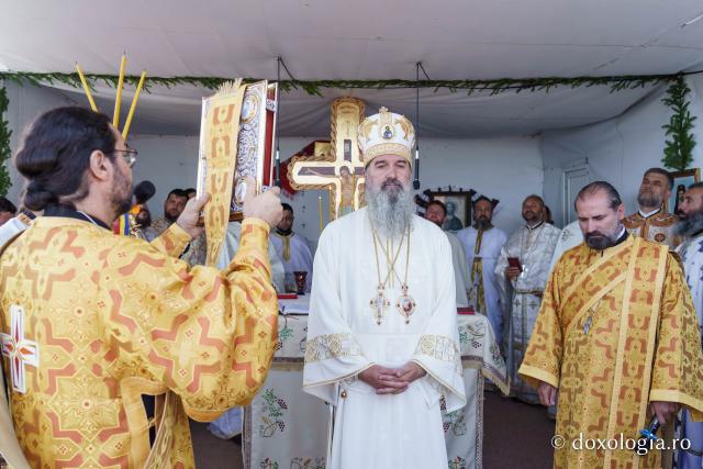 (Video) Schimbarea la Față pe Muntele Ceahlău: pelerini din întreaga țară la Sfânta Liturghie